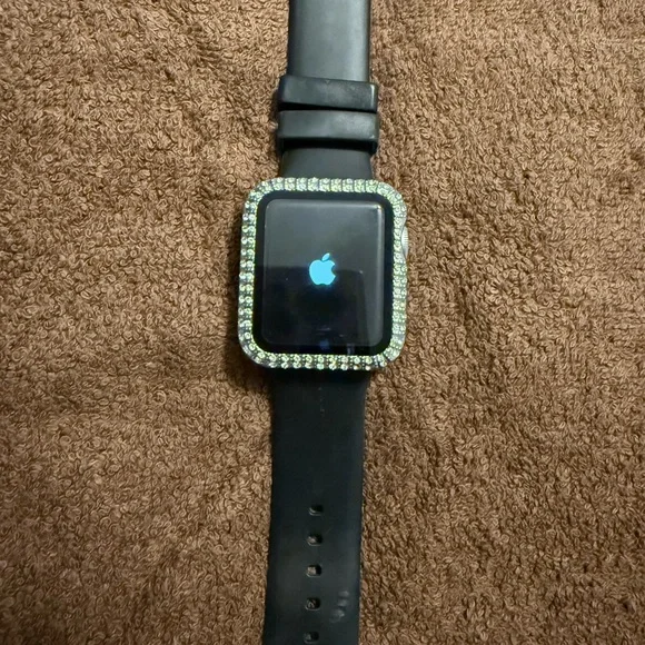 Apple Watch Series 3 with accessories - Picture 2 of 5